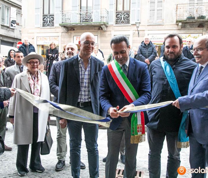 Tra arte e impegno sociale: inaugurata la mostra &quot;Cuore di pietra&quot; FOTO E VIDEO