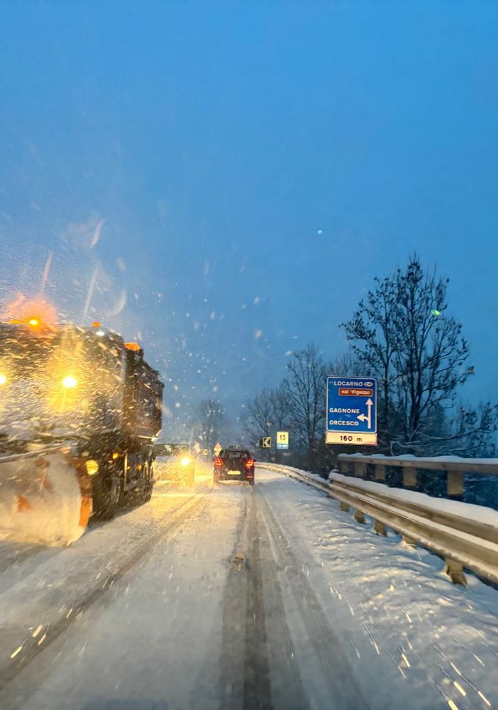 Nelle foto la prima nevicata sulle strade della Valle Vigezzo