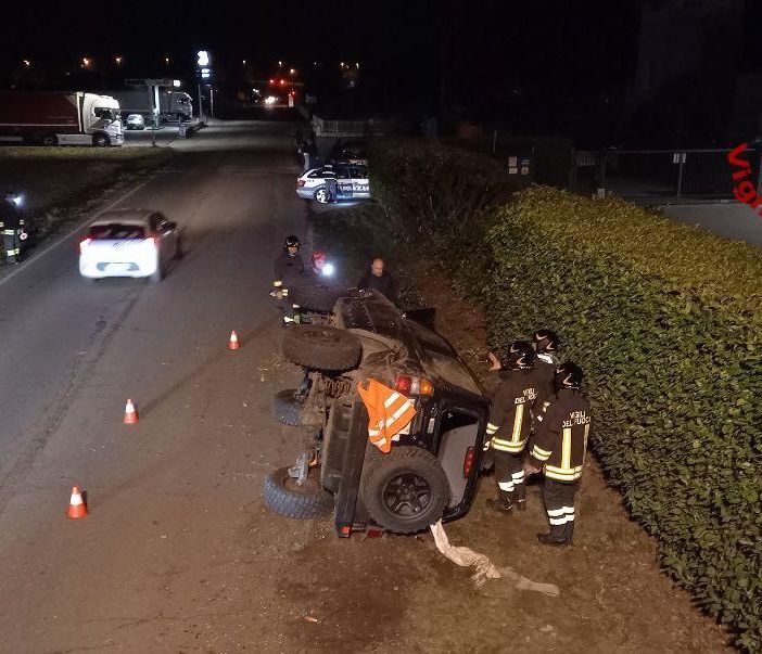 Fuoristrada si ribalta a Ornavasso