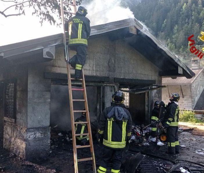 Macugnaga, incendio in un deposito per gli attrezzi
