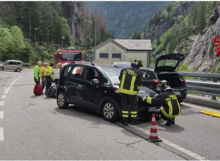 Schianto alla Galleria delle Casse in Formazza, una donna elitrasportata in ospedale