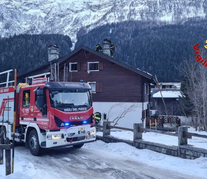 Canna fumaria in fiamme, intervento dei Vigili del fuoco a Macugnaga