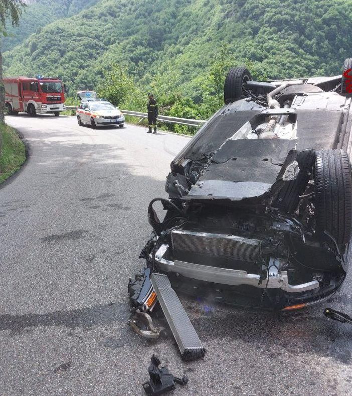 Incidente stradale in Valle Anzasca: auto si ribalta, conducente illeso
