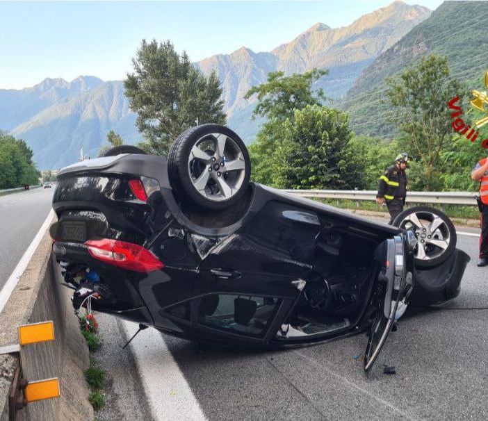 Ancora un incidente in superstrada, auto si ribalta poco dopo lo svincolo di Villa