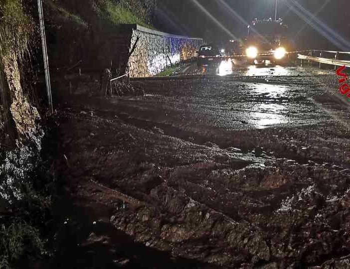 Quaranta interventi dei Vigili del fuoco per il maltempo. Valle Anzasca ancora isolata