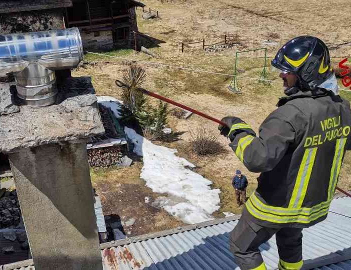Macugnaga: incendio a una canna fumaria