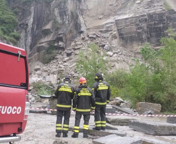 Frana nella cava in disuso a Beura