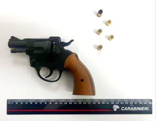 Villadossola, uomo entra in comune e minaccia una dipendente con una pistola