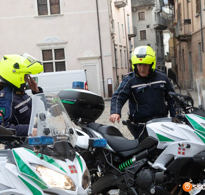 Urta un'auto parcheggiata e scappa, rintracciato dalla Polizia locale grazie alle telecamere