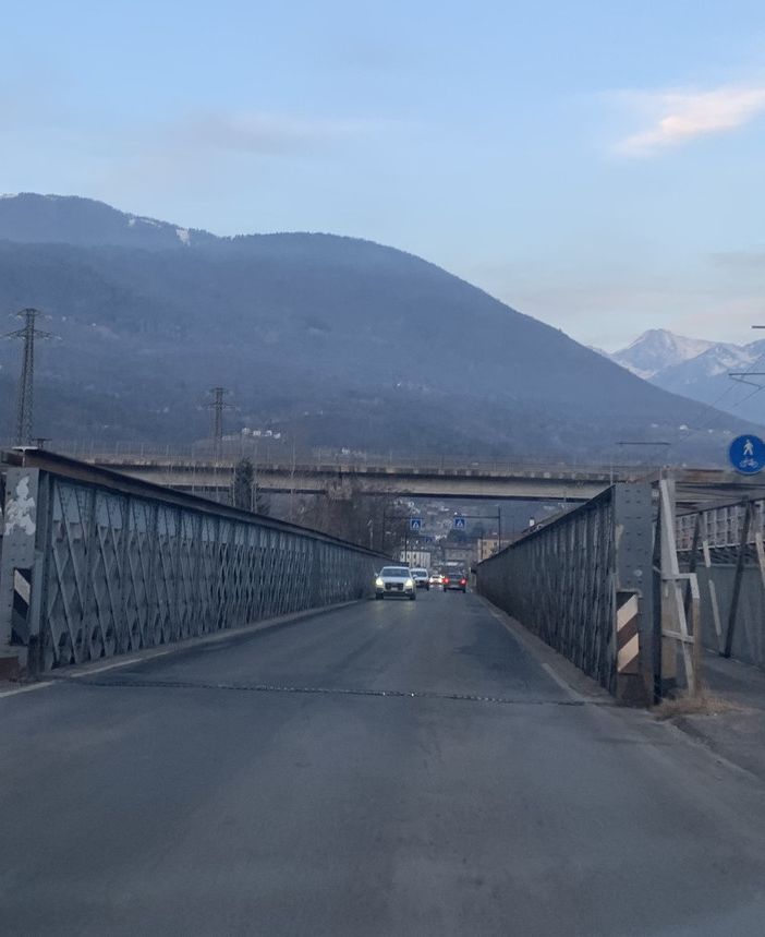 Da lunedì chiude il ponte della Mizzoccola, polemiche sulla cartellonistica poco chiara