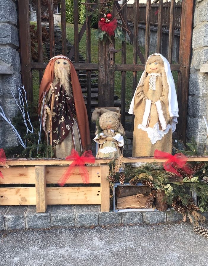 Coimo si prepara al Natale: torna la tradizione dei presepi