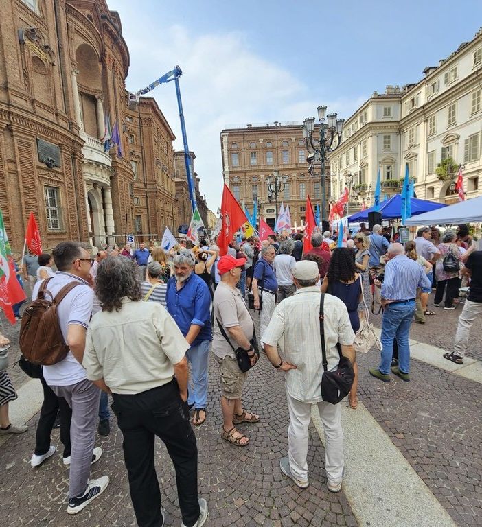 Raccolta firme contro l'autonomia differenziata: &quot;Aumenta diseguaglianze e riduce qualità democrazia&quot; FOTO e VIDEO