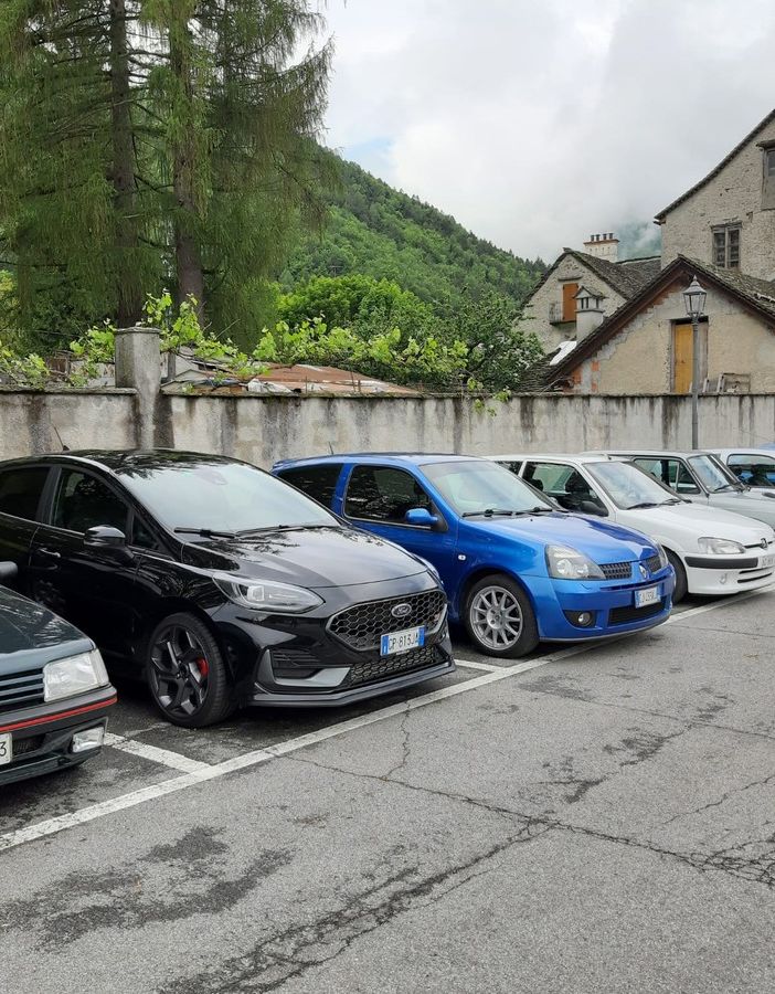 Successo per il raduno delle auto sportive a Malesco FOTO