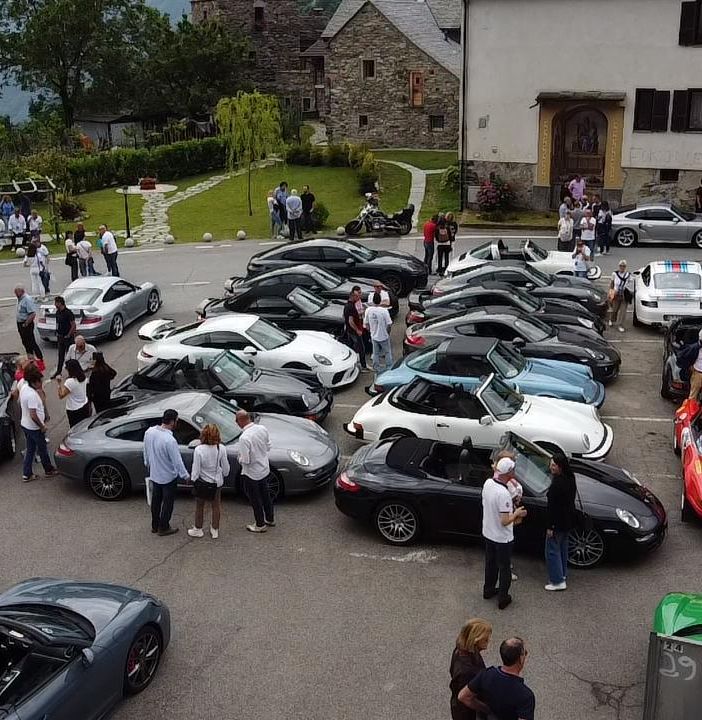 Oltre 100 partecipanti per il raduno italo-svizzero delle Porsche FOTO