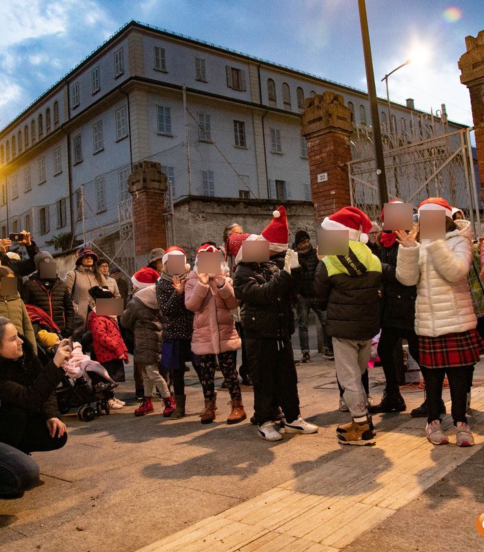 Buon Natale in musica dai bambini delle scuole Milani FOTO