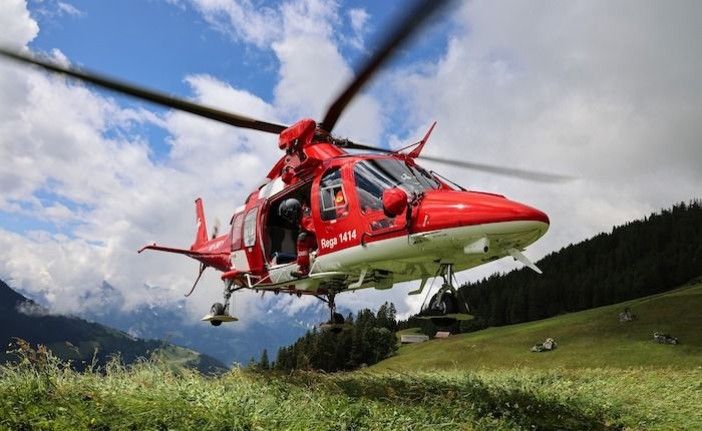 Canton Ticino, cade dall'albero durante la potatura: soccorso con l'elicottero