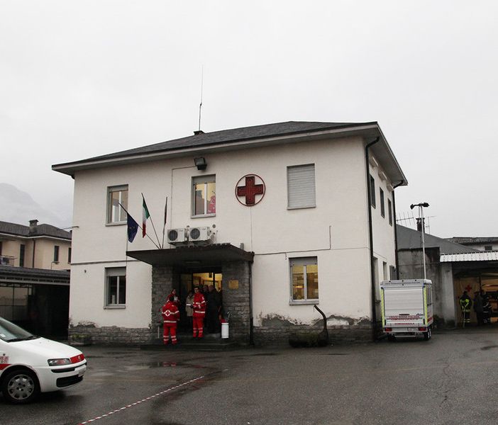 La Croce rossa domese inaugura  due nuovi mezzi