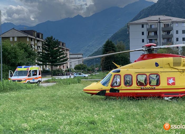Villadossola, solo qualche contusione per la donna e il figlio caduti dal balcone