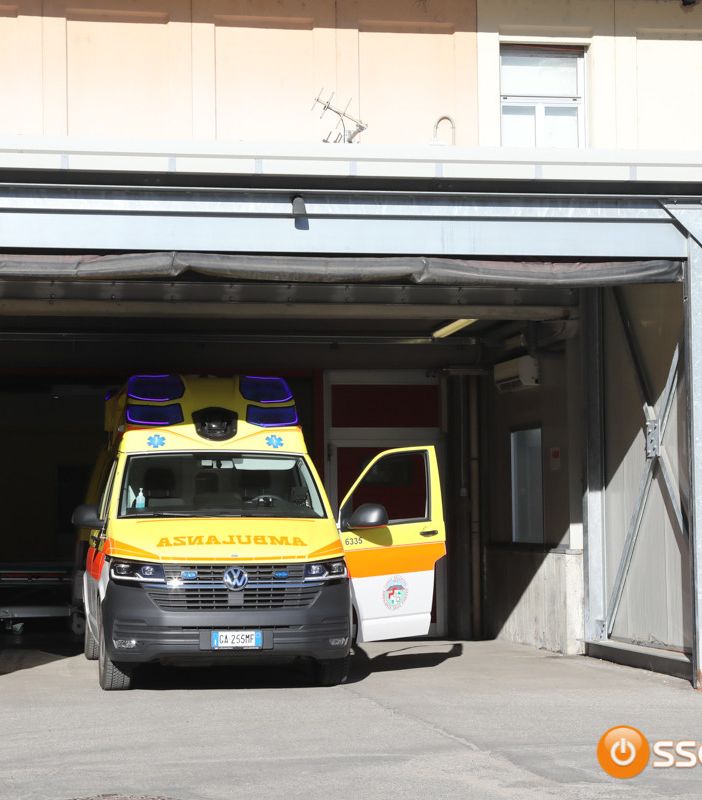 Cade dalla bici, grave una 50enne