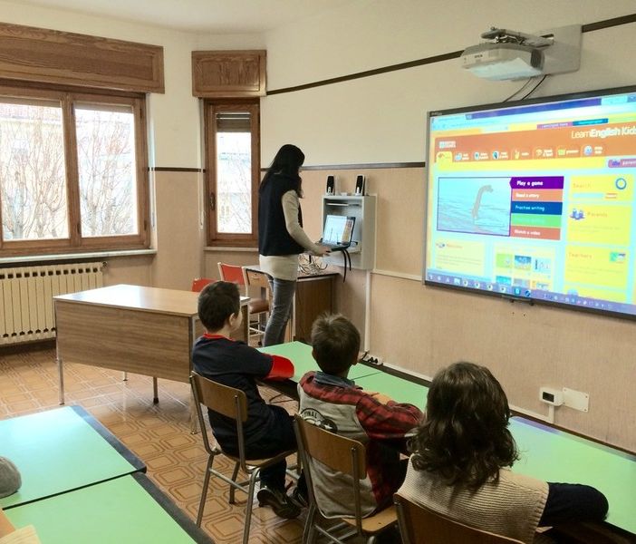 Istruzione, 100 milioni da investire in assistenza agli studenti con disabilità, in edilizia e in borse di studio