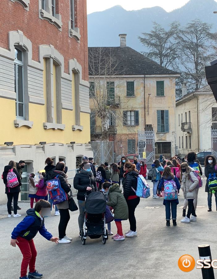 Ecco chi potrà richiedere di mandare i figli a scuola nonostante la Dad