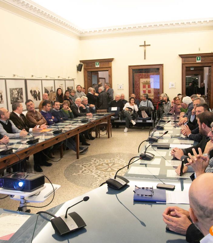 Ospedale nuovo, stasera l'incontro dei sindaci, ma in chat qualcuno li invita a non partecipare