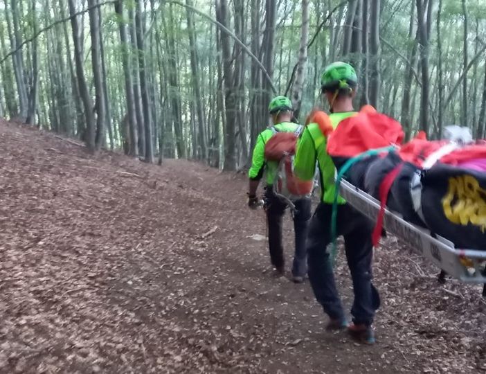 Ragazza si infortuna durante un'escursione alle pendici del Moncucco