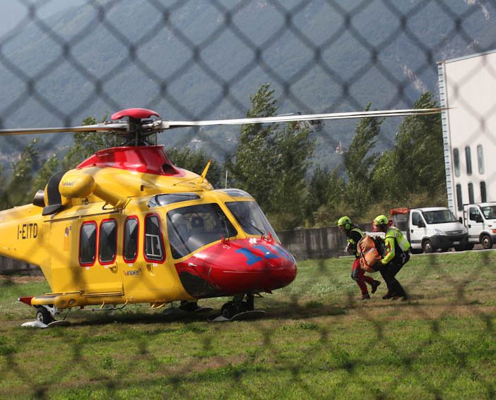 Cade da un ponteggio a Pieve, grave un 41enne