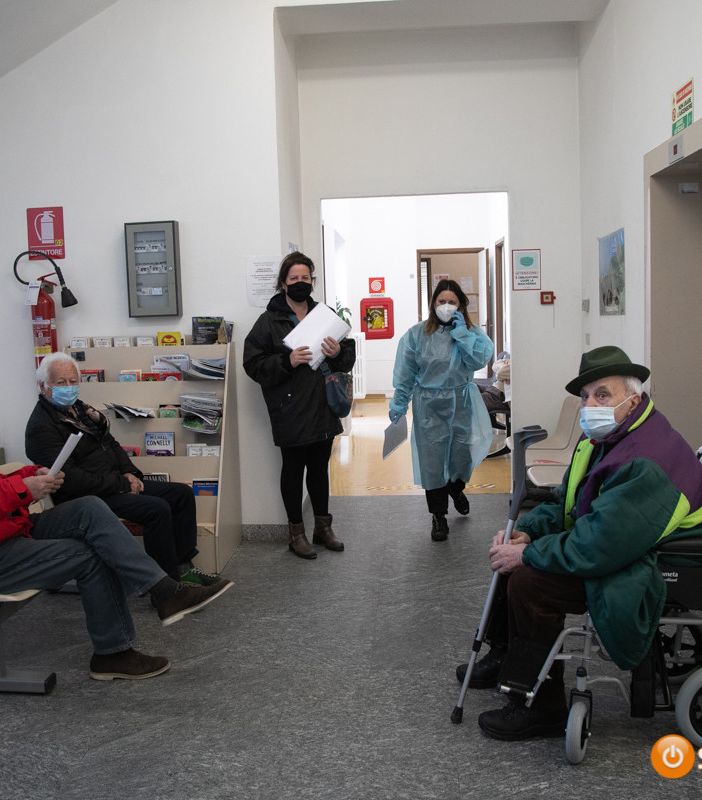 Vaccini, su 16mila somministrazioni, oltre 11mila sono state terze dosi