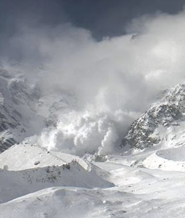 Un nuovo fine settimana di maltempo: da Arpa allerta gialla per rischio valanghe