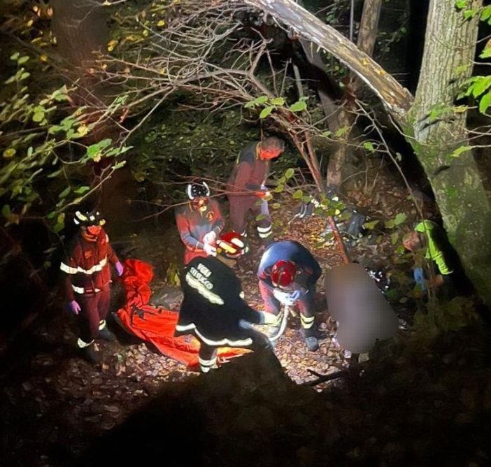 Ritrovato nella notte l'83enne disperso nei boschi di Mozzio