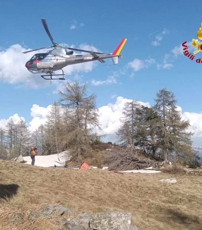 Incendio nei boschi sopra Trasquera, intervengono i vigili del fuoco