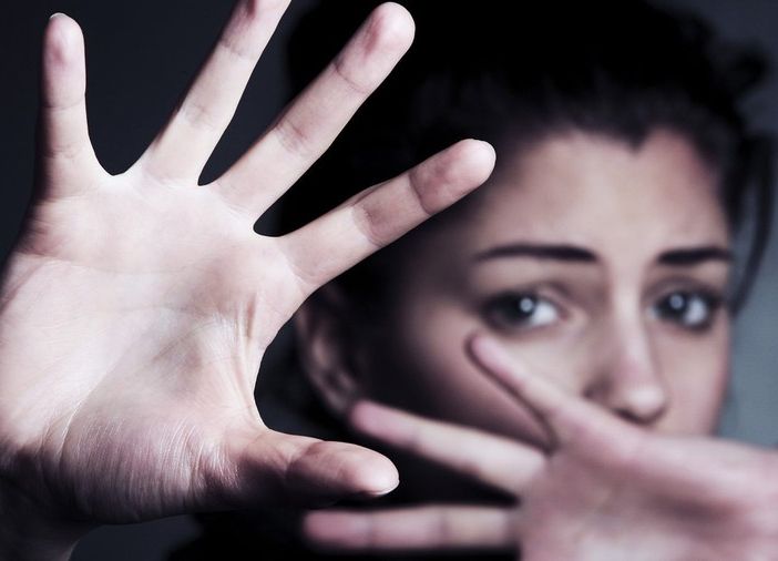 Dalla violenza sessuale al cyberstalking: in Piemonte più del 25% delle vittime ha meno di 30 anni