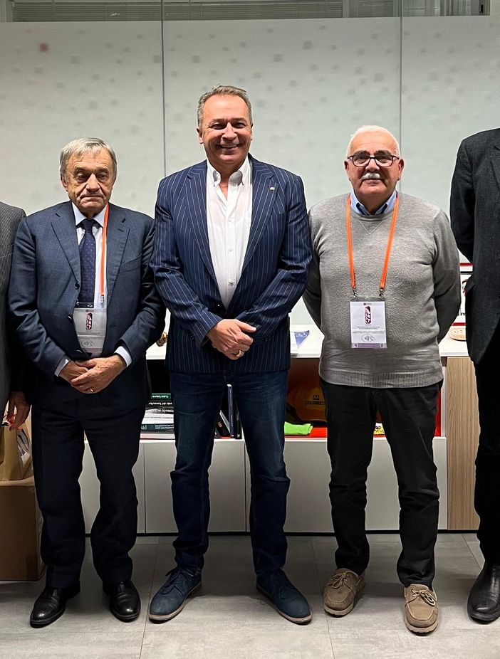 Una foto dell'incontro tra gli ambulanti di Fiva e l'assessore Bongioanni