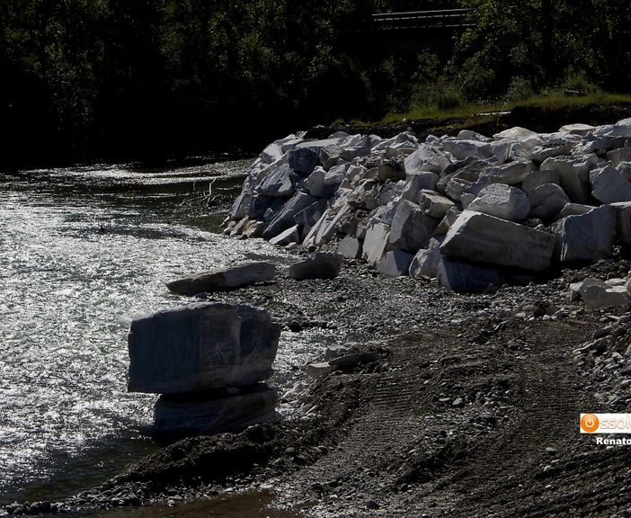 Si rinforzano gli argini del fiume Toce