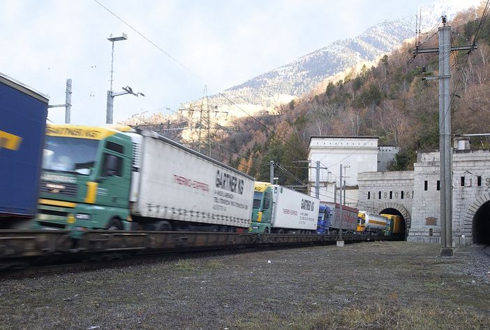 Procede l'iter per l'ampliamento del corridoio sull'asse Lötschberg-Sempione