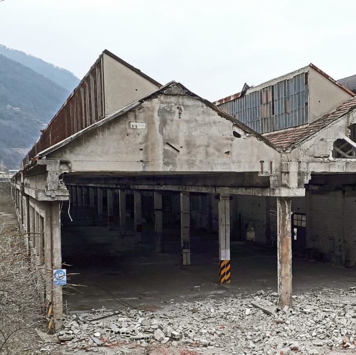 Quartieri rimasti soli nel cercare di salvare un angolo di Sisma