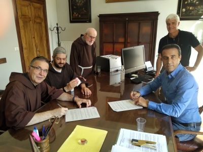 Firmato il contratto di comodato tra Comune e Ordine dei Frati per il posteggio di fronte alla chiesa della Cappuccina