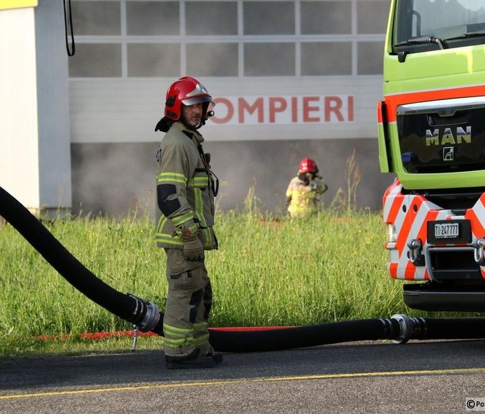Fiamme in una palazzina di sei piani a Locarno