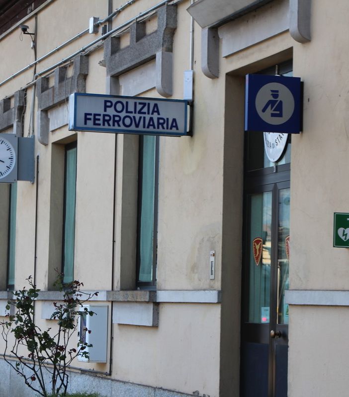 Cartelli irregolari, la Polizia ferroviaria multa nove società