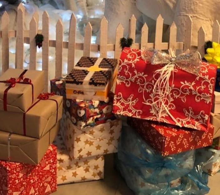 Natale 2023: nonostante i rincari gli italiani non rinunciano ai regali