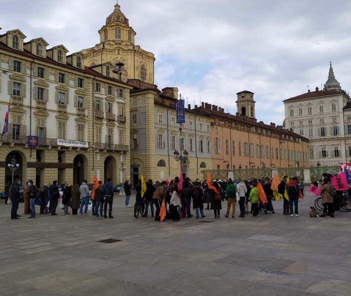 Associazioni e politica in piazza per difendere la legge regionale contro il gioco d'azzardo
