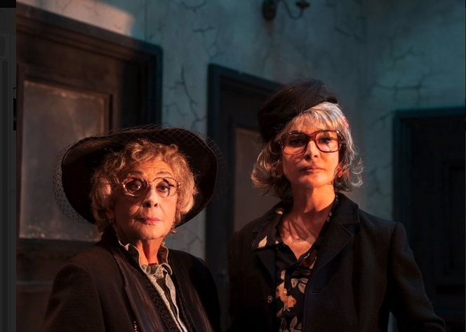 Al Maggiore va in scena la commedia 'Le Signorine' con Isa Danieli e Giuliana De Sio