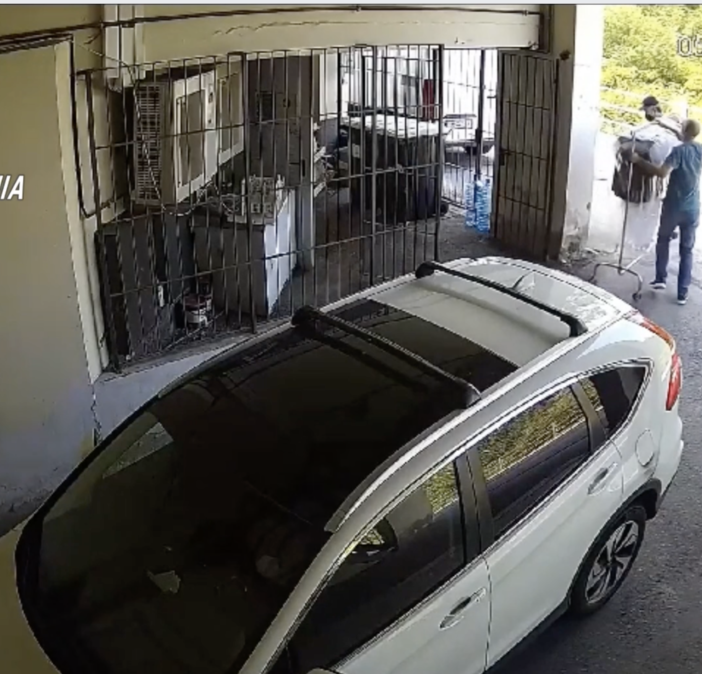 Smantellato gruppo criminale dei &quot;finti corrieri&quot; specializzato in furti  VIDEO