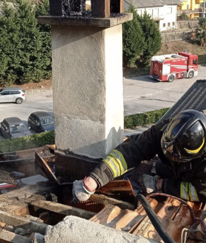 Piedimulera, principio d'incendio al tetto di un'abitazione
