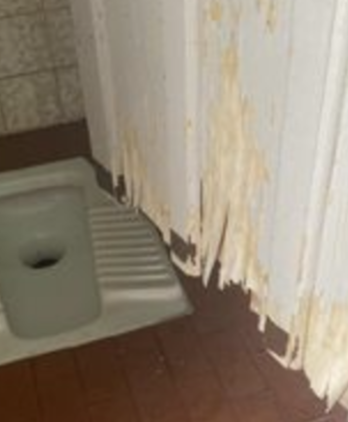 “Il bagno del cimitero domese è vergognoso”