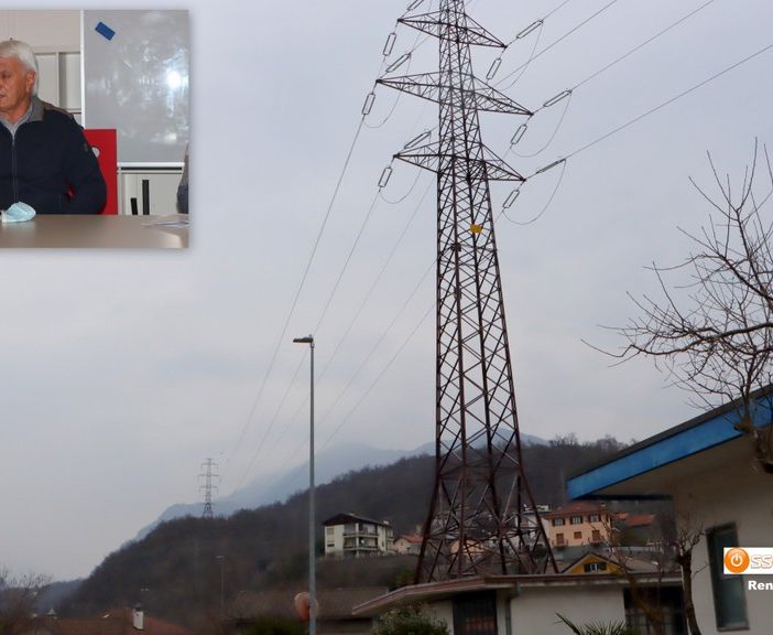 Nella foto la linea da 135 kv che oggi corre al Pontetto: sarà interrata. Nel riquadro il sindaco Renato Punchia