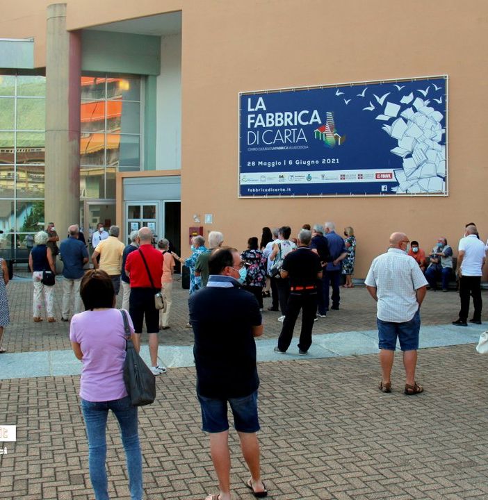 Inaugurata a La Fabbrica una collettiva d'arte: esposti 210 quadri