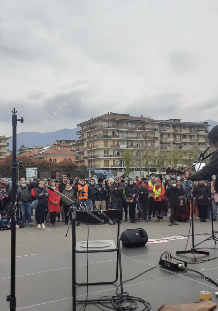 In molti oggi a Verbania per la manifestazione di 'Fuoco Rinascita Vco' FOTO