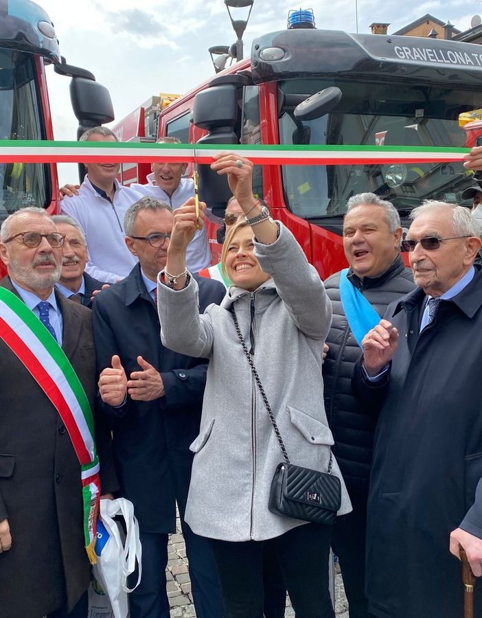 Giornata di festa per i Vigili del fuoco del Vco, inaugurati i 9 automezzi del progetto Soccorso Sicuro